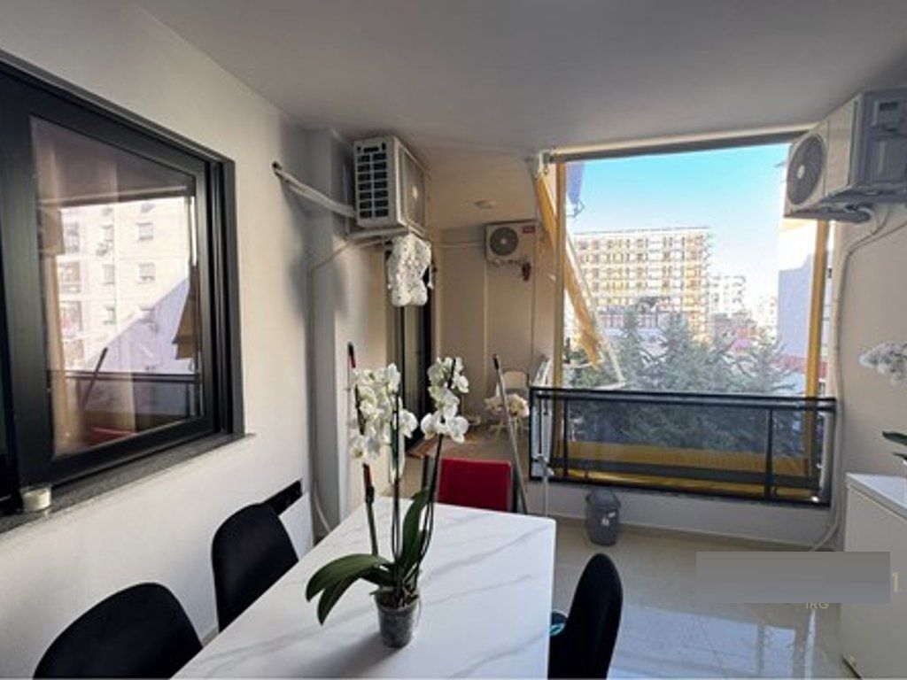 SHITET APARTAMENT 2+1+2+POST PARKIMI  ASTIR