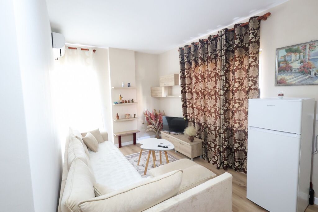 FOR RENT 1+1 APARTMENT IN FRESK NEAR HOTEL GAXHERRI