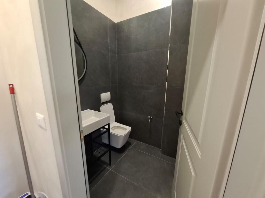 Jepet apartament me qera 2+1+2