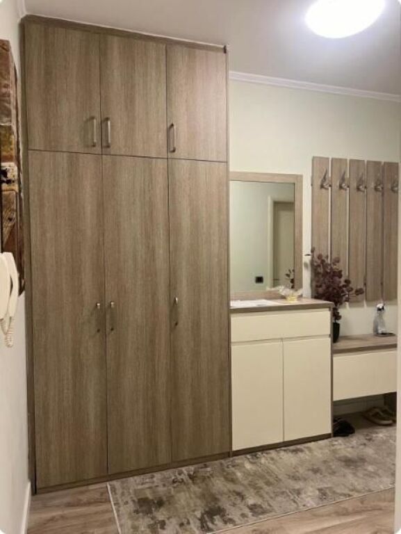 APARTAMENT ME QERA 1+1 BULEVARDI ZOGU I PARE 870 EURO