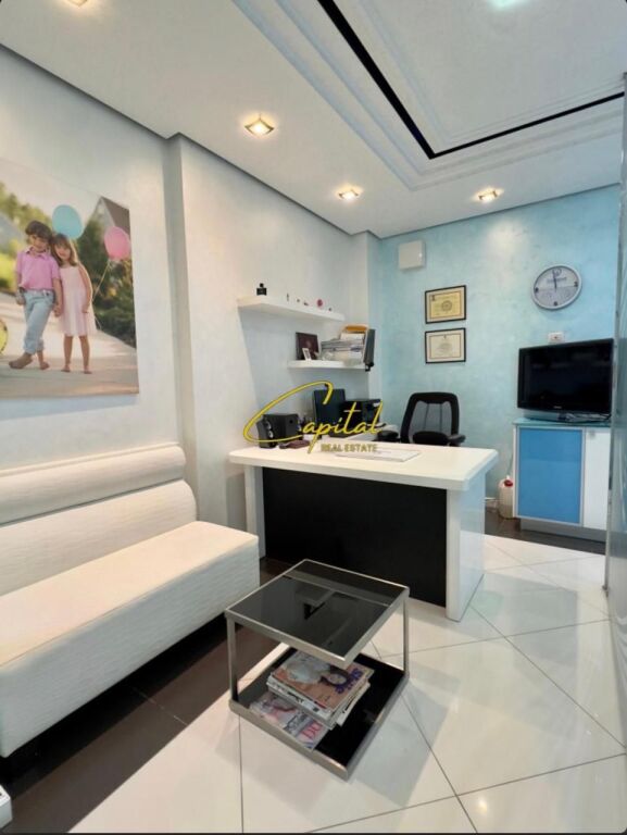 AMBIENT BIZNESI ME QIRA 60 M2 ALI DEMI 800 EURO