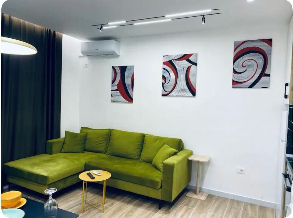 Appartamento in affitto 1+1 a Komuna e Parisit