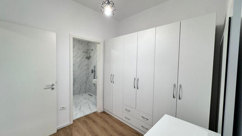 Jepet Me Qera Apartament 2+1+1 Ballkon