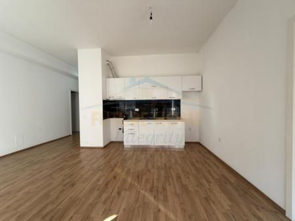 Shitet, Apartament 1+1, Kompleksi Mangalem, Tiranë.