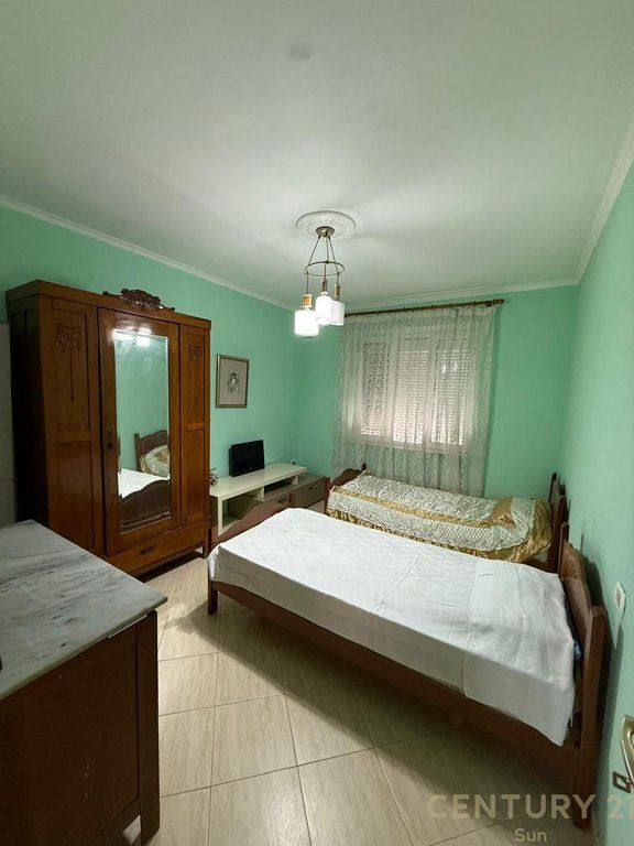 Apartament 3+1+2 Me Qira te Gjimnazi Petro Nini Luarasi