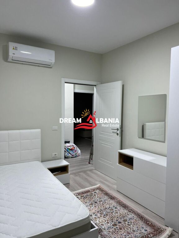 Jepet me qera apartament 2+1+post parkimi tek rruga e Durrsit prane Colosseo (ID 4219386)