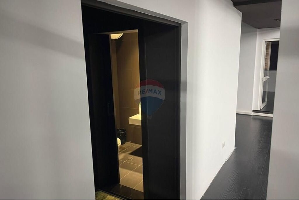 AMBJENT KOMERCIAL PER QIRA TEK SHESHI WILSON !