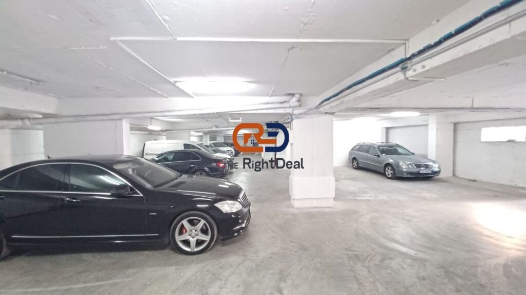 Tek Kodra E Diellit, Buze Unazes Se Madhe, Shitet Magazine!