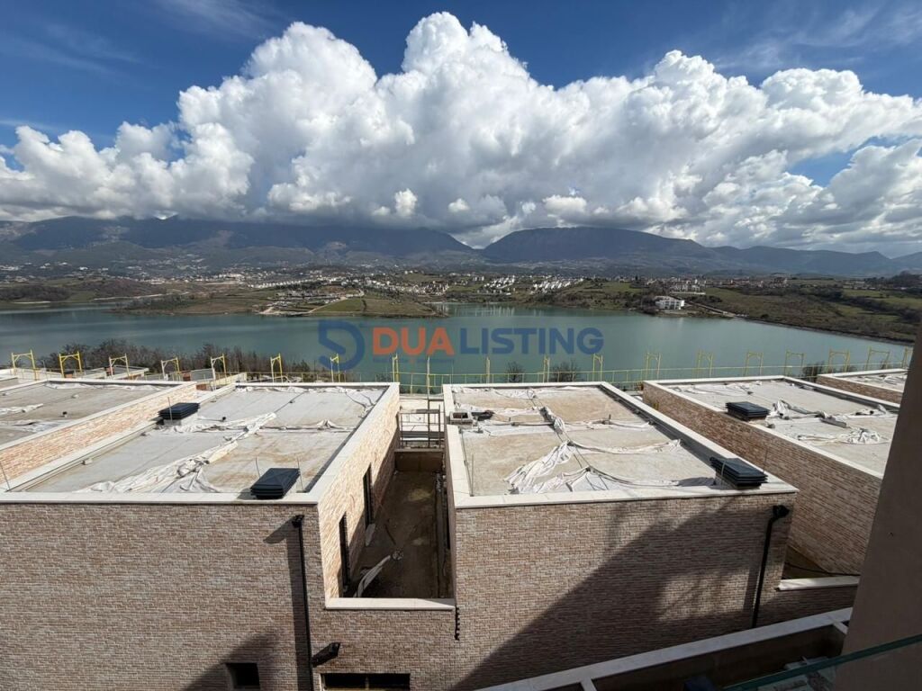 Vendesi Duplex "Swan Lake Residence". Lago di Farka