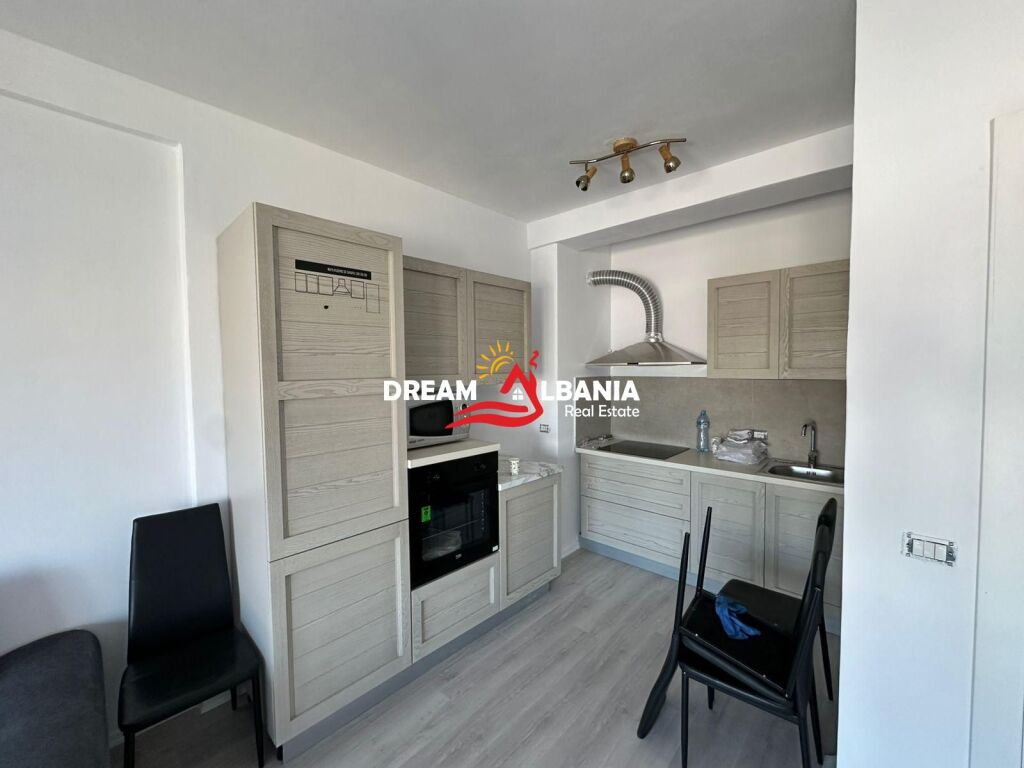 Jepet me qera apartament 1+1 ne rrugen e Durrsit prane Colosseo (ID 42111124)
