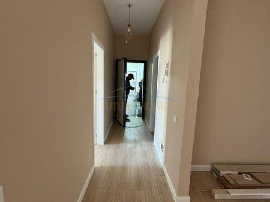 Shitet, Apartament 1+1, Sauk, Porta Tirana e Re, Tiranë.