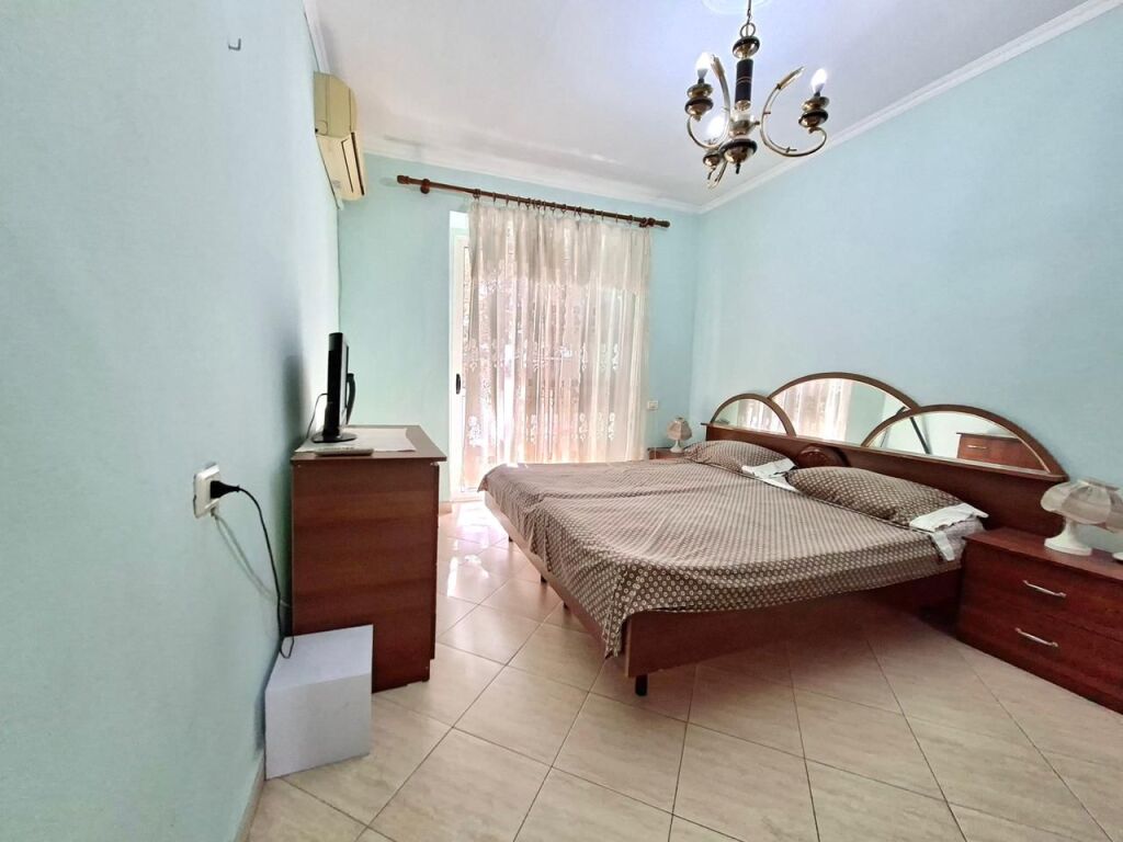  Jepet me Qera:Apt. 3+1+2wc &amp; 1 bllk 📍Petro Nini ) Hera e parë me qera || Super vendndodhje ✨️ 70,000 lekë / Muaji 💶