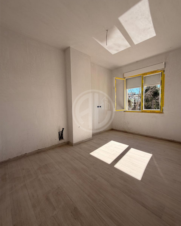 Garsoniere për shitje – Golem