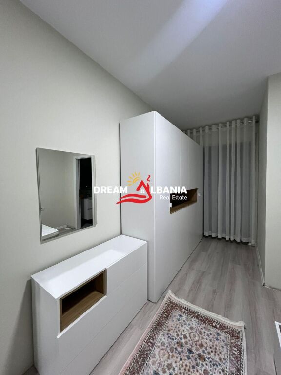 Jepet me qera apartament 2+1+post parkimi tek rruga e Durrsit prane Colosseo (ID 4219386)