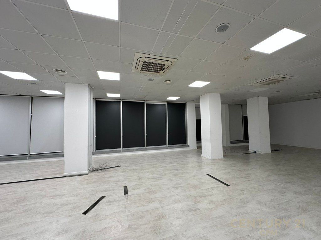 Ambient Per Qira Ne Bllok! 7,300 € /Muaj