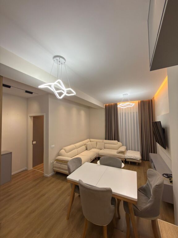 Jepet me qera apartament 1+1 tek Kadiu