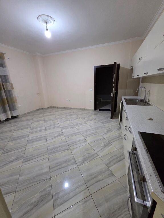 🏡 Jepet me qera apartament 1+1 në zonën e Spitallës  