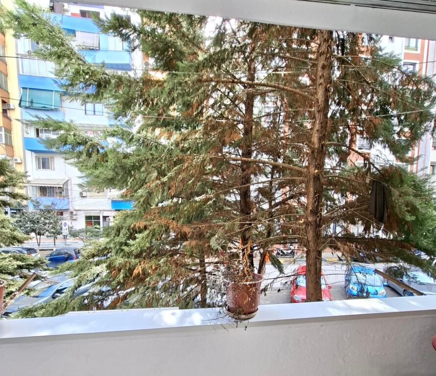  Jepet me Qera:Apt. 3+1+2wc &amp; 1 bllk 📍Petro Nini ) Hera e parë me qera || Super vendndodhje ✨️ 70,000 lekë / Muaji 💶