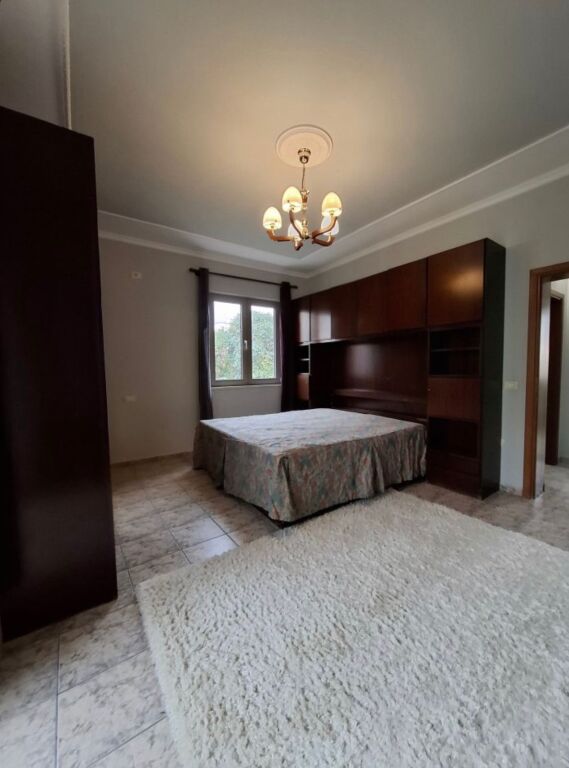 🏡 Jepet me qira 3+1 + sallon + aneks-kuzhinë  📍 Vendndodhja: Ish Tregu Elektrik💶 Çmimi: 800 Euro/muaj