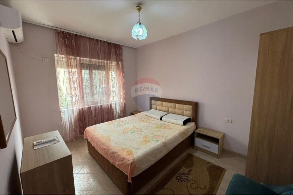 Apartament 1+1 per shitje tek Komuna e Parisit