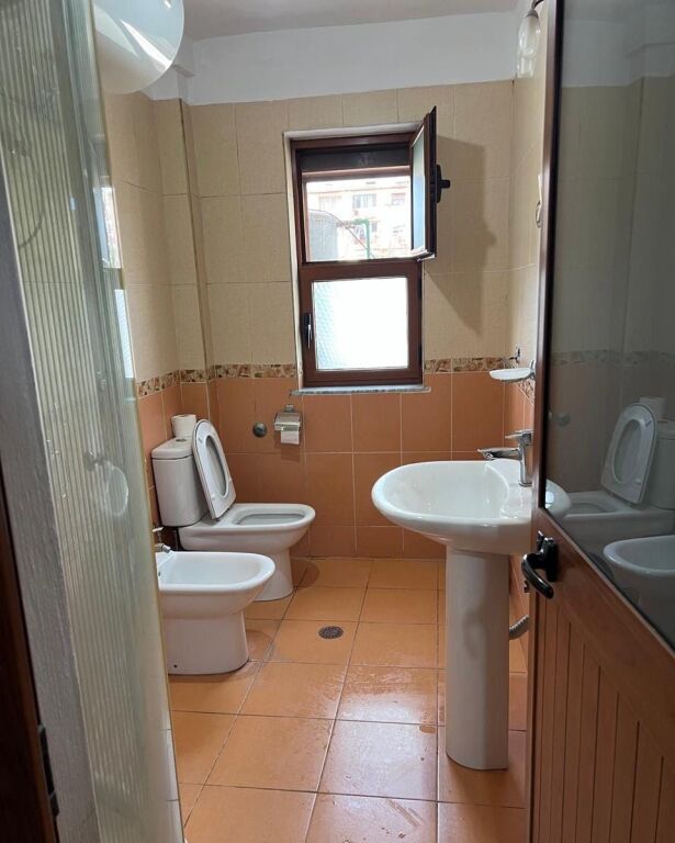 Jepet Me Qera Apartament 1+1+1 Ballkon