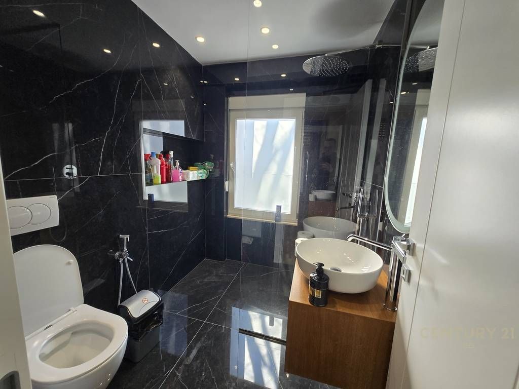 Jepet apartament Luksoz 2+1+2 për Qira tek 9 Katëshet!