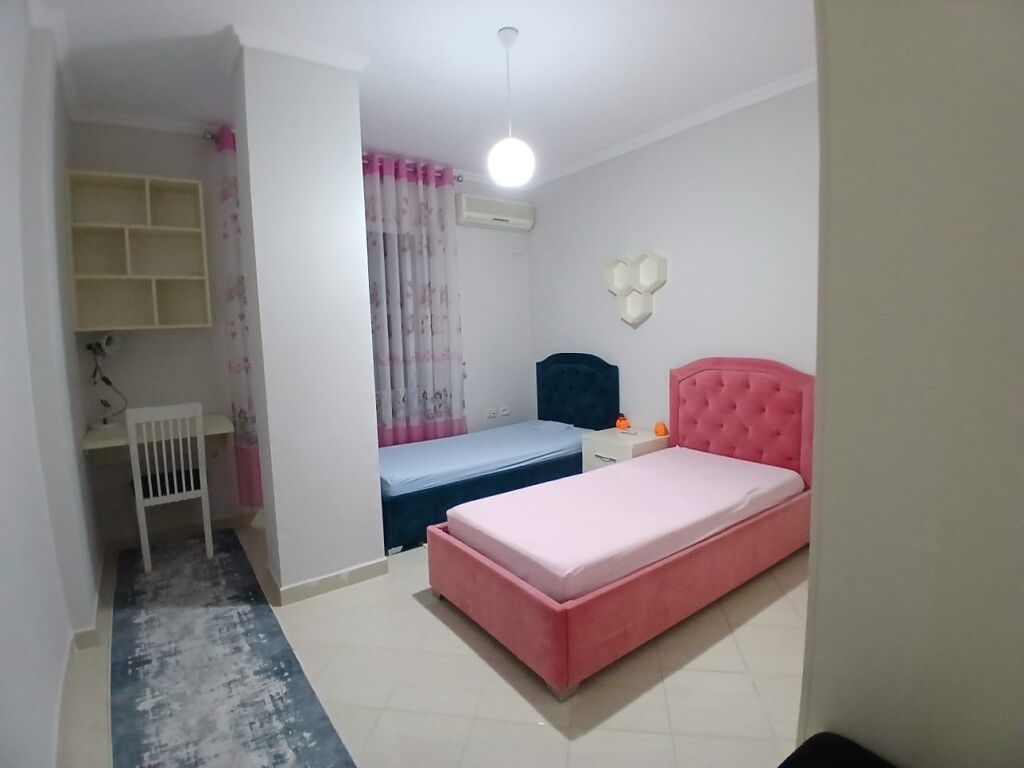 Jepet Me Qera Apartament 2+1+1 Ballkon