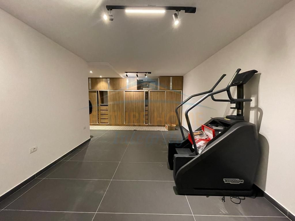 Shitet, Vilë 3 Katëshe, Rezidenca Porta e Gjelbër, Tiranë.