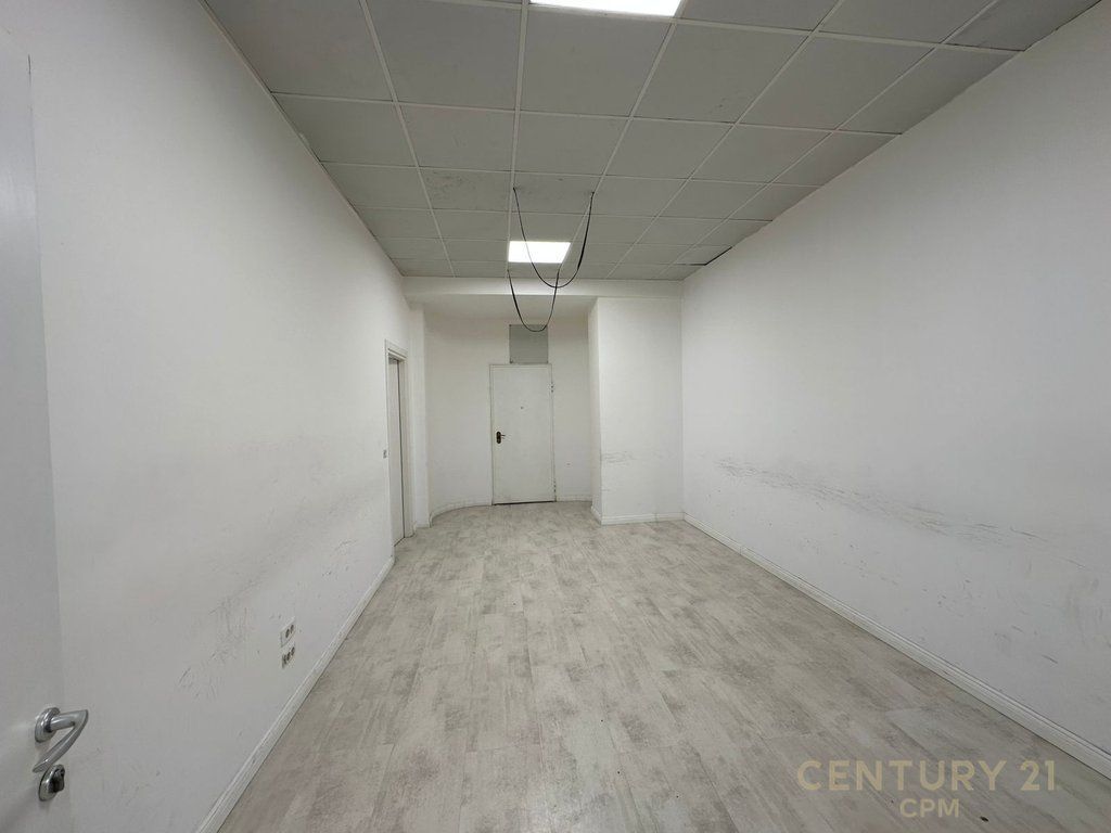 Ambient Per Qira Ne Bllok! 7,300 € /Muaj