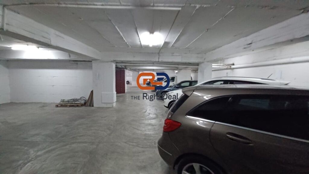 Tek Kodra E Diellit, Buze Unazes Se Madhe, Shitet Magazine!