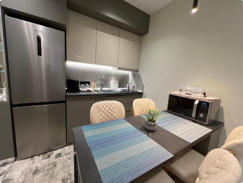 APARTAMENT ME QERA 1+1 BULEVARDI ZOGU I PARE 870 EURO