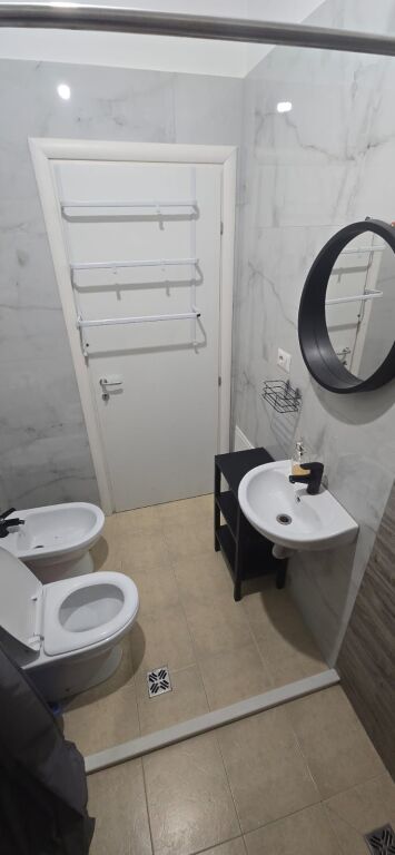 Jepet 1+1 me qra e mobiluar