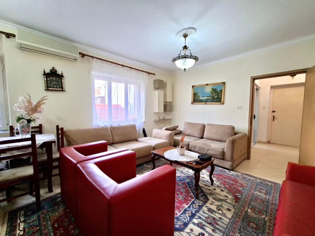  Jepet me Qera:Apt. 3+1+2wc &amp; 1 bllk 📍Petro Nini ) Hera e parë me qera || Super vendndodhje ✨️ 70,000 lekë / Muaji 💶