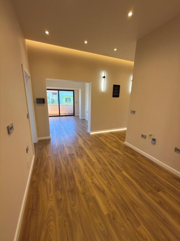 AMBIENT BIZNESI ME QERA 500 M2 VILAT GJERMANE 5300 EURO