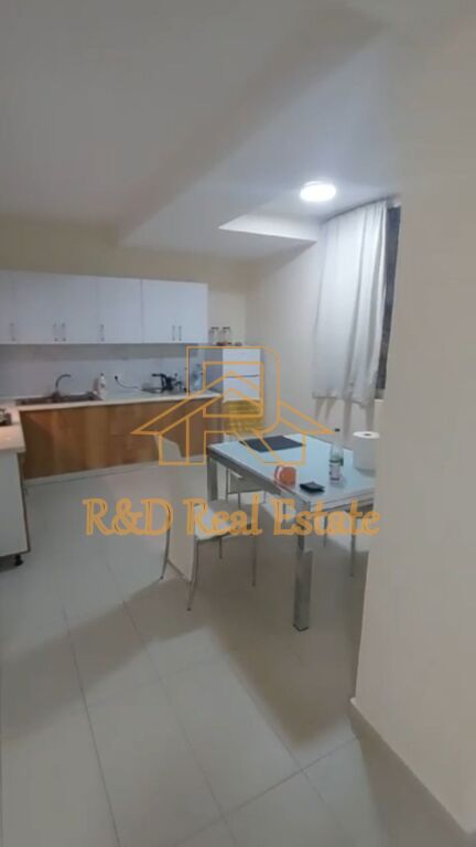 🏡 SHTËPI ME QERA – Përballë Maternitetit të Ri