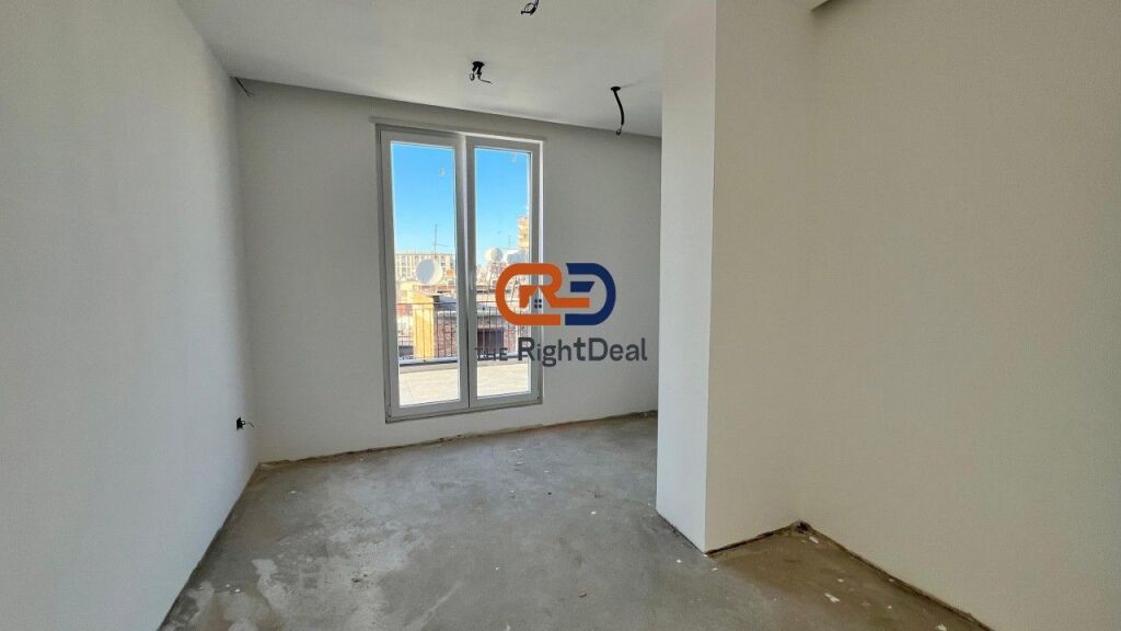 Vicino al Mercato Elettrico, Appartamento 2+1+2 con Veranda e Vista Fantastica in Vendita!!!