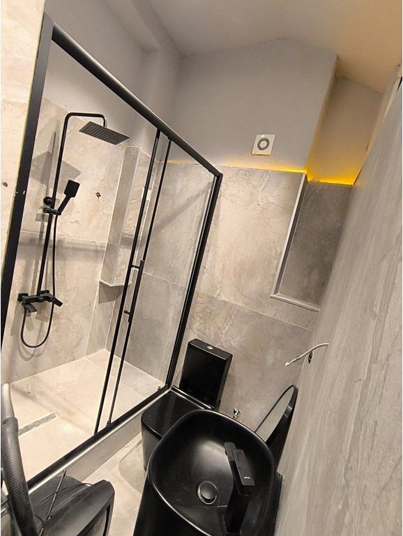 DUPLEX 2+1+2 PËR SHITJE NË ISH BLLOK – Pallatet Agimi, Tiranë