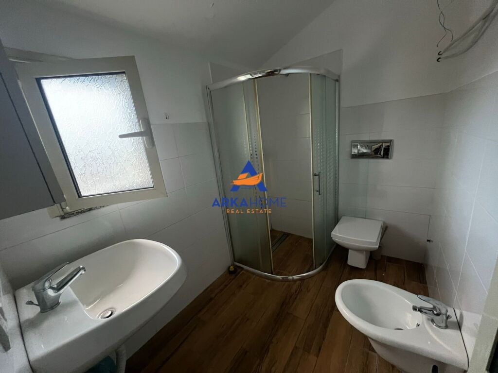 JEPET APARTAMENT ME QERA 2+1+BALLKON+PARKIM "QYTET STUDENTI , ISH SHKOLLA FLABINA" 48.000 LEKE