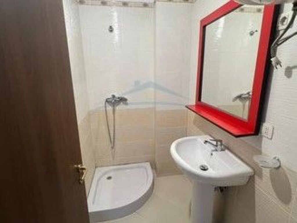 Affitto, Appartamento 2+1+2 , Via Petrela , Tirana.