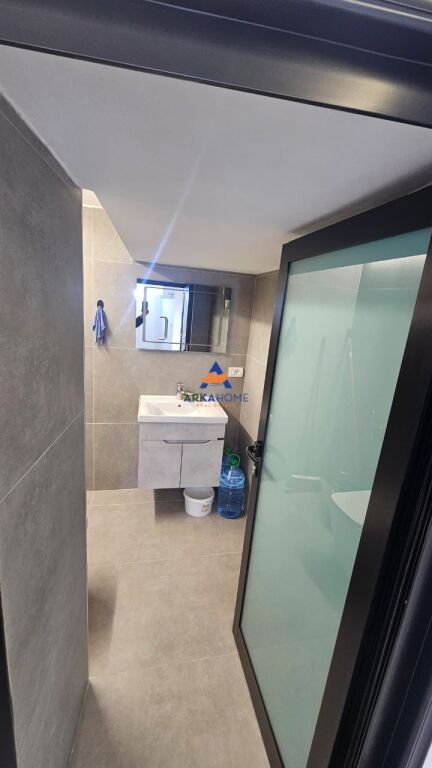 SHITET DYQAN 50M2 "NDODHET NE KRYQEZIMIN E VASIL SHANTO' 720,000 LEKE