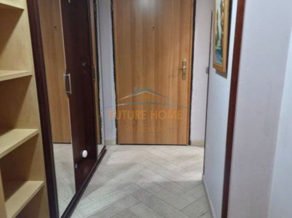 Shitet, Apartament 1+1, Rruga Tefta Tashko Koço, Tiranë.