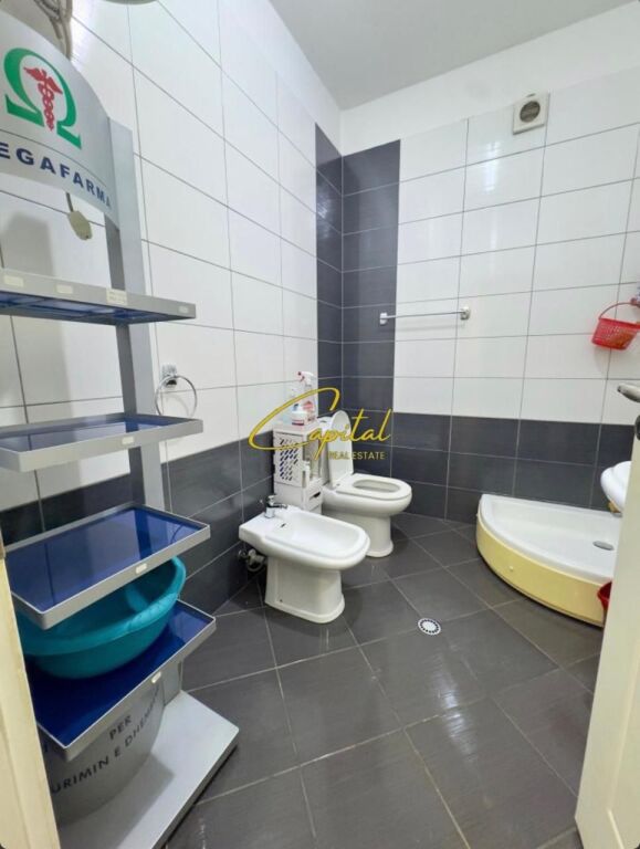 AMBIENT BIZNESI ME QIRA 60 M2 ALI DEMI 800 EURO