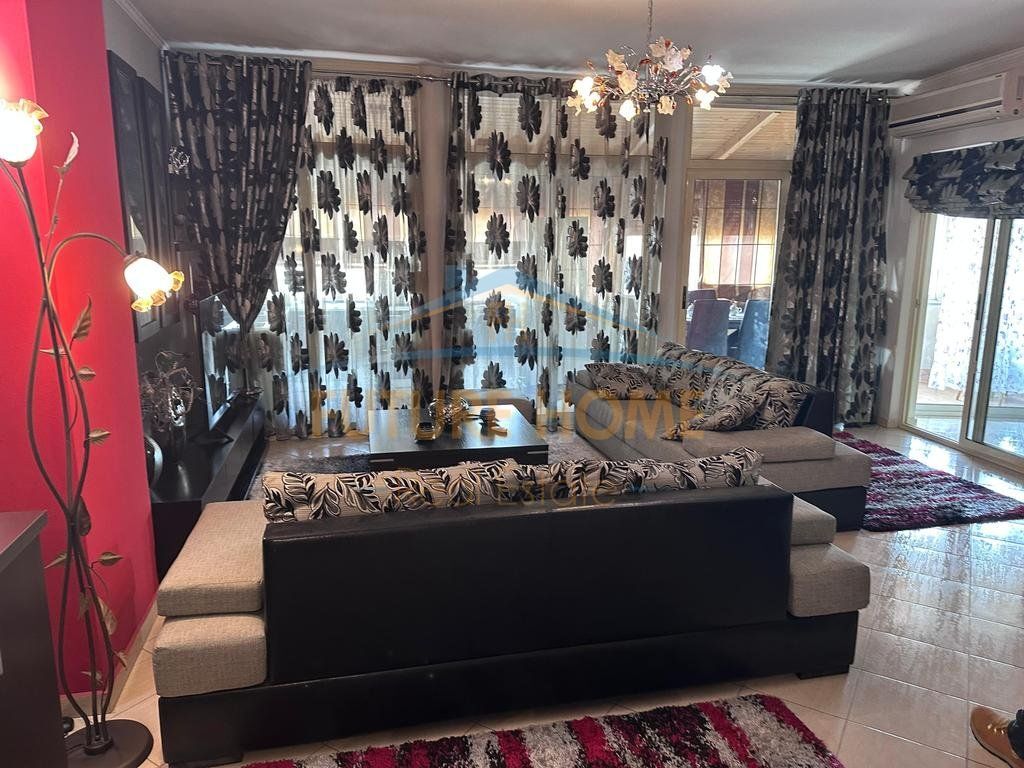 Affitto, Appartamento 2+1, Via delle Barricate, Tirana