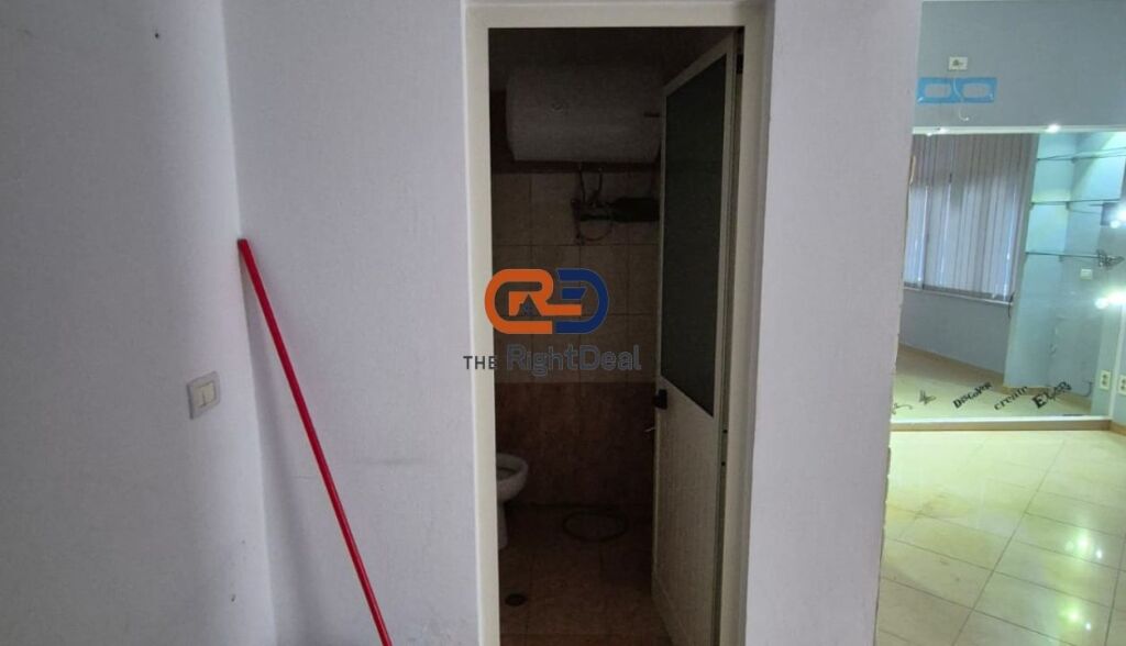 Near the "Andon Zako Cajupi" High School, Business Premises for Sale on the Ground Floor!!