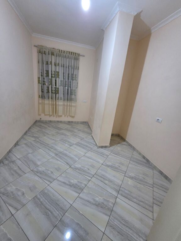 🏡 Jepet me qera apartament 1+1 në zonën e Spitallës  