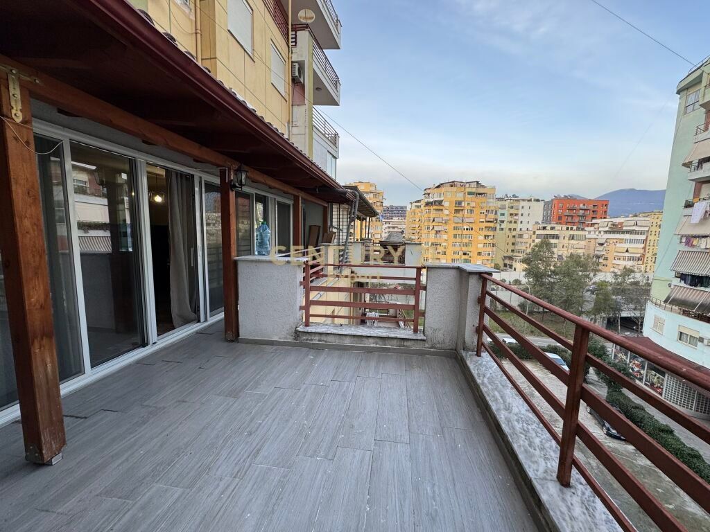 JAPIM ME QIRA APARTAMENT 1+1 ME VERANDE BUZE RRUGE KODRA E DIELLIT|KOPESHTI BOTANIK! 700 € /Muaj