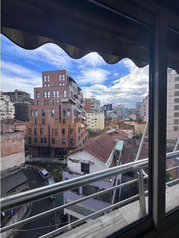 Affitto, Appartamento 2+1, Via delle Barricate, Tirana