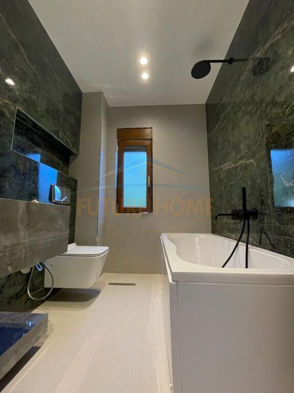 Qera, Vilë 3-Katëshe, TEG , Tiranë.