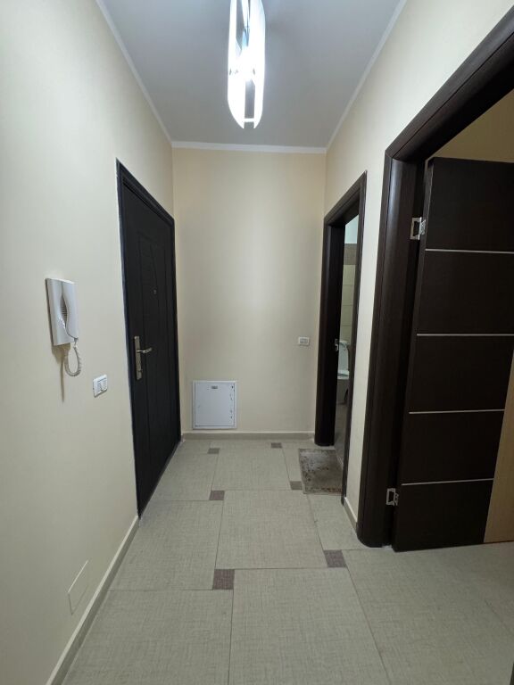 Shitet Apartament 1+1