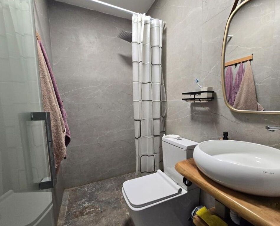 Garsoniere per Qira tek 21 Dhjetori - 42,000 ALL